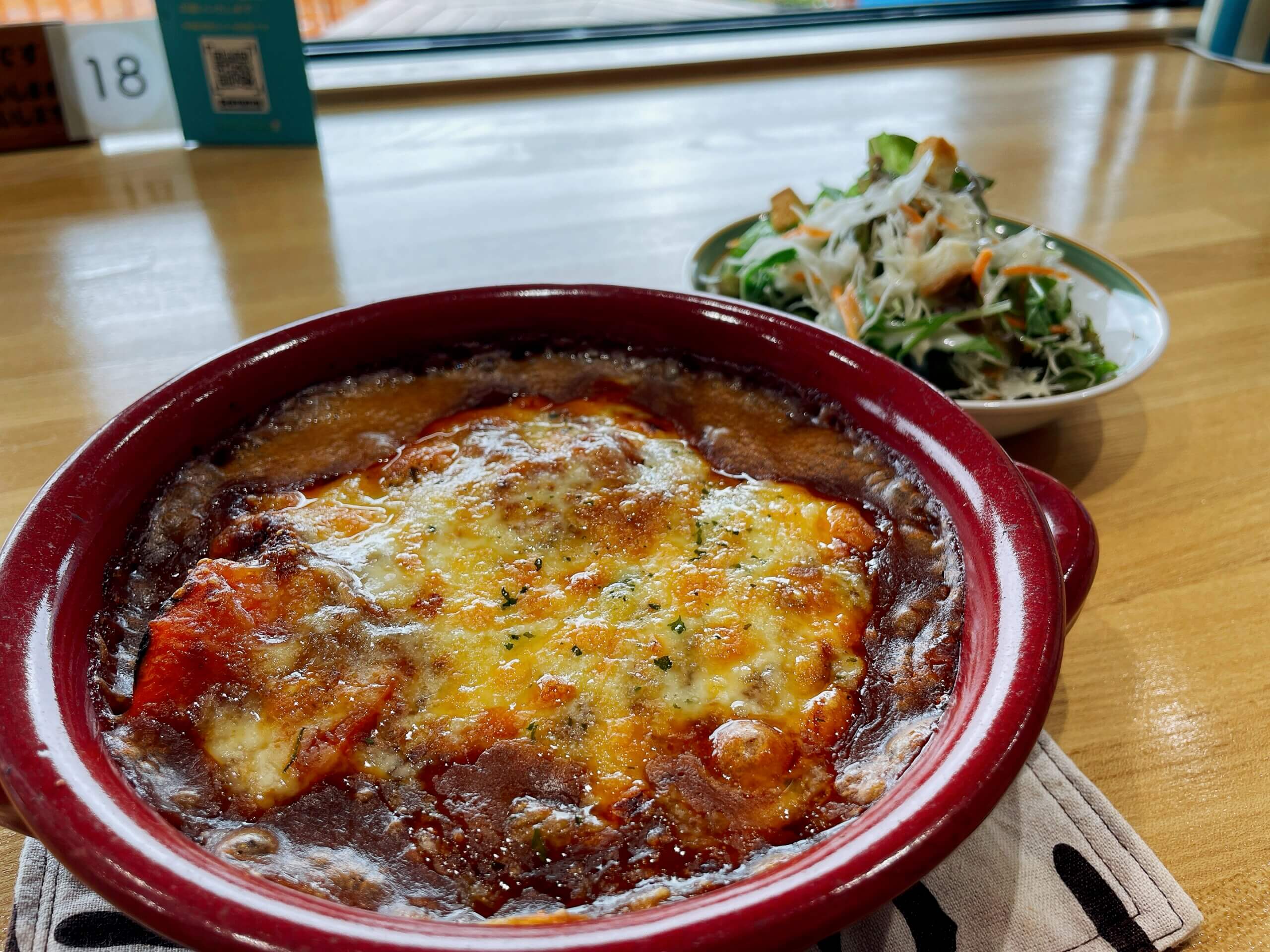 みゆきポークハンバーグとパスタのチーズ焼き<br />
〜ハッシュドソース〜