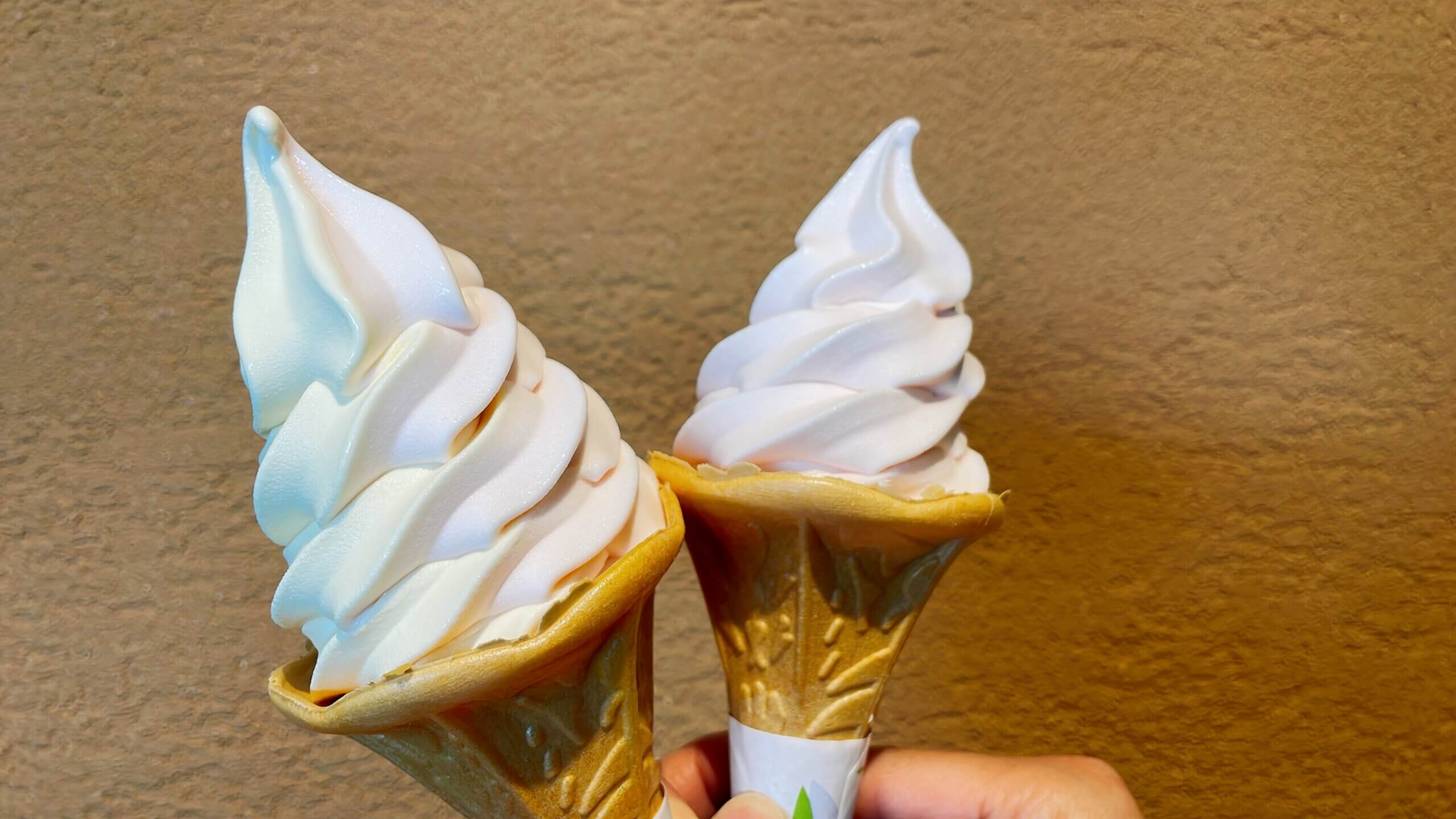 ソフトクリーム<br />
白桃ヨーグルト<br />
白桃ヨーグルト＆バニラ