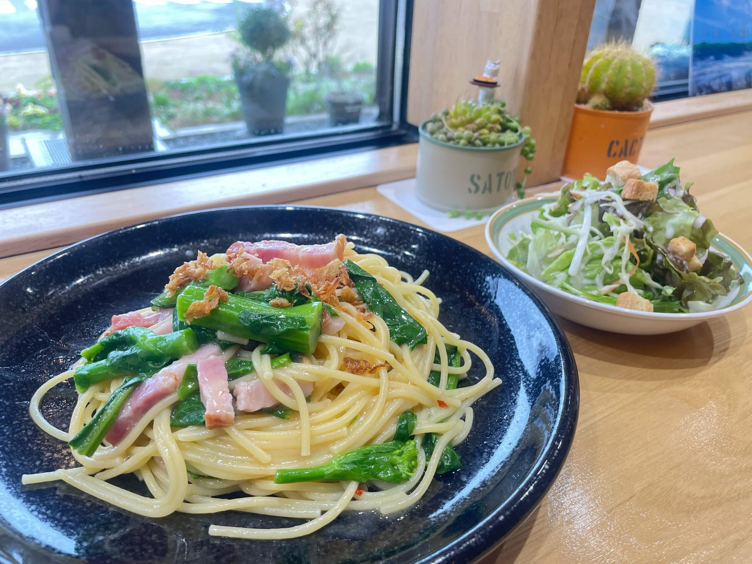 【ランチタイム限定】<br />
菜の花のペペロンチーノ<br />
～ミニサラダ付～