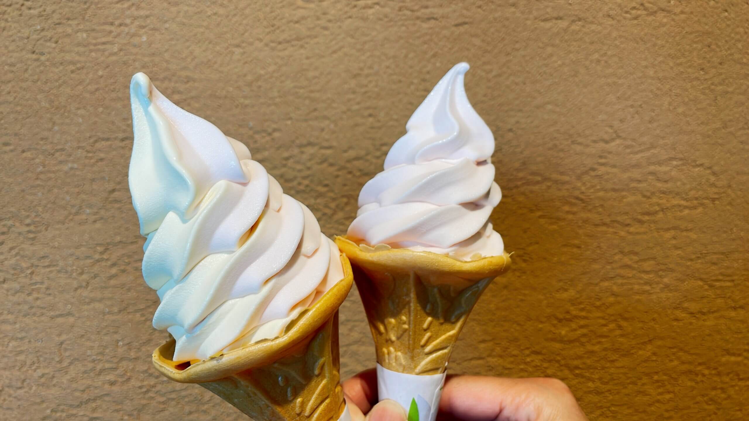 ソフトクリーム<br />
白桃(ヨーグルト風味)<br />
白桃(ヨーグルト風味)&バニラ